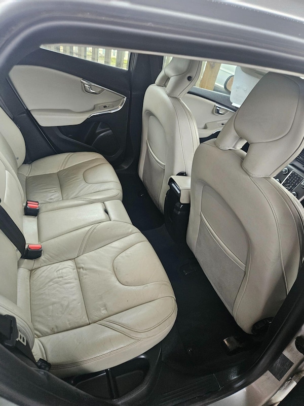 Used Volvo V40 2013 for sale - 73837928: Photo 8