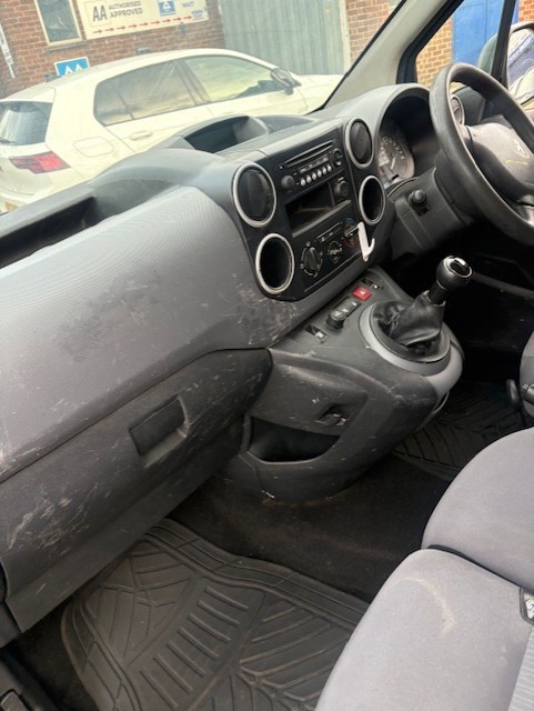 Used Peugeot Partner 2014 for sale - 76204695: Photo 11