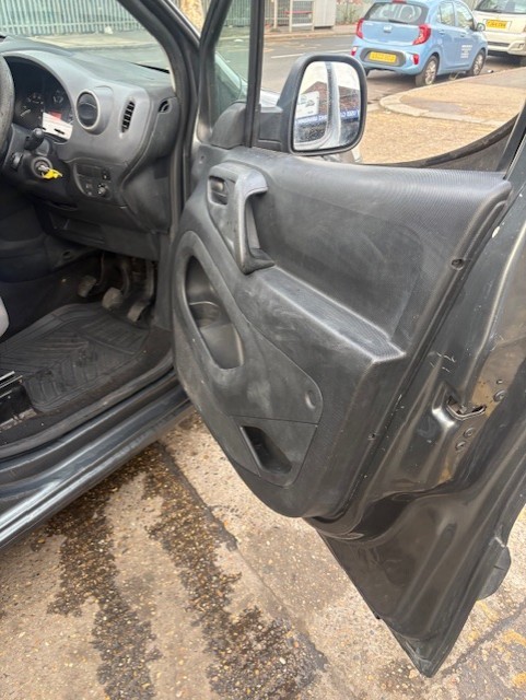 Used Peugeot Partner 2014 for sale - 76204695: Photo 9