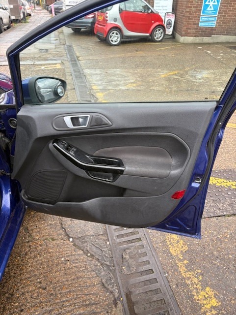 Used Ford Fiesta 2015 for sale - 76937645: Photo 7