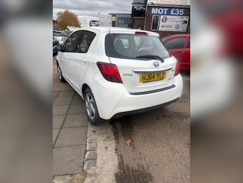 Used Toyota Yaris 2015 for sale - 76501205: Photo