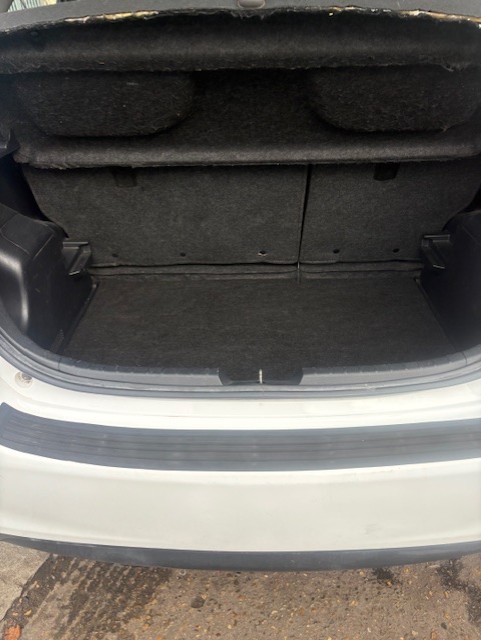 Used Toyota Yaris 2015 for sale - 76501205: Photo 8