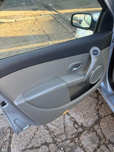 Used Renault Clio 2007 for sale - 76760798: Photo 13