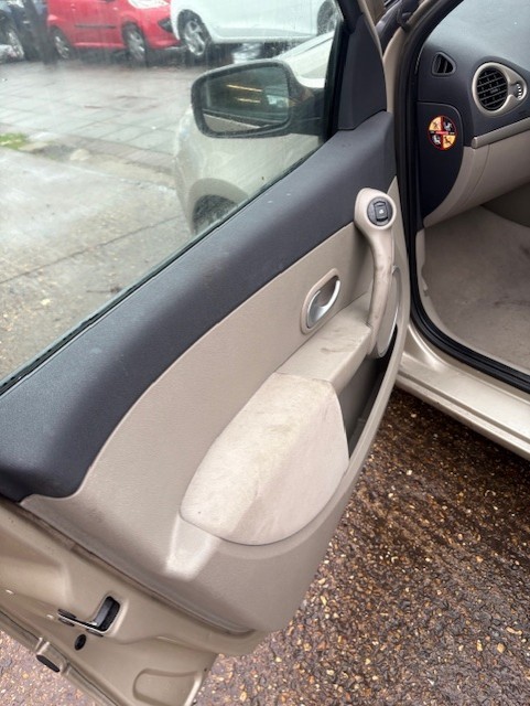 Used Renault Clio 2007 for sale - 76856589: Photo 11