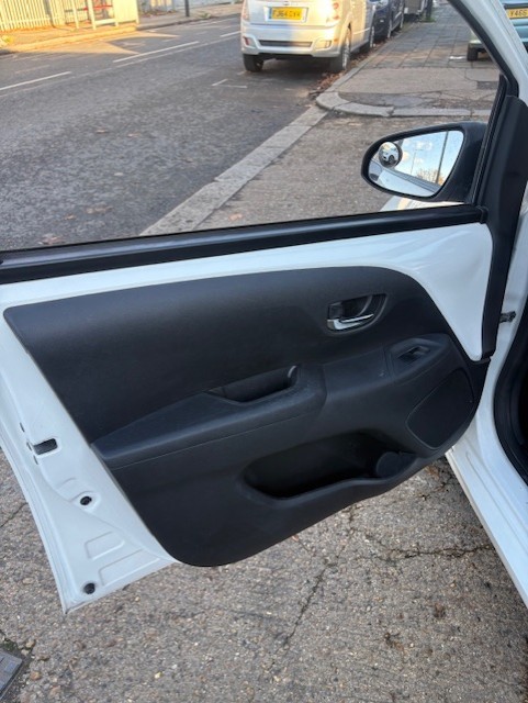 Used Toyota AYGO 2017 for sale - 75980393: Photo 14