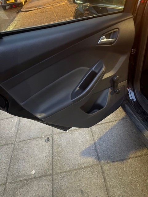 Used Ford Focus 2015 for sale - 77347027: Photo 11