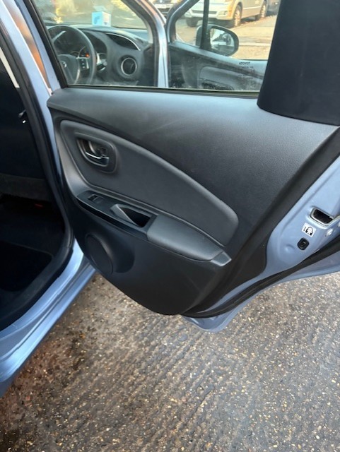 Used Toyota Yaris 2015 for sale - 76661183: Photo 12