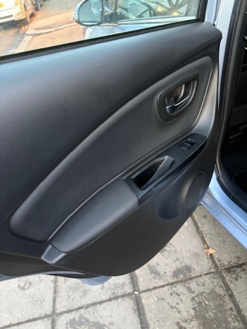 Used Toyota Yaris 2015 for sale - 76661183: Photo 15