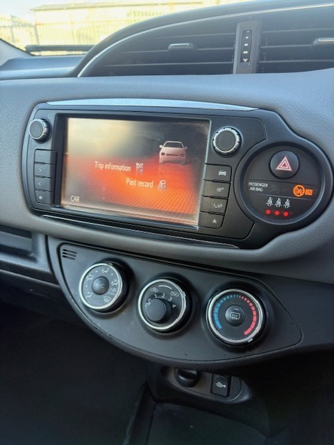 Used Toyota Yaris 2015 for sale - 76760800: Photo 5