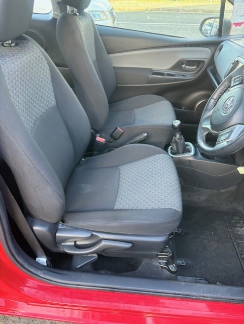 Used Toyota Yaris 2015 for sale - 76760800: Photo 8