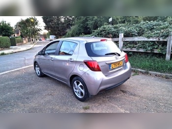 Used Toyota Yaris 2015 for sale - 75908557: Photo