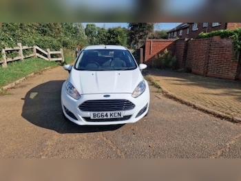 (64) - 1.6 Zetec Hatchback 5dr Petrol Powershift Euro 5 (105 ps)