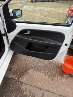 Used Volkswagen up! 2014 for sale - 76487314: Photo 6