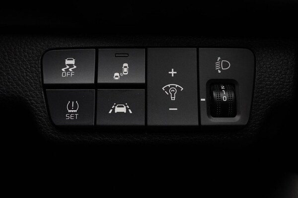 Used Kia Stonic 2018 for sale - 76266900: Photo 48