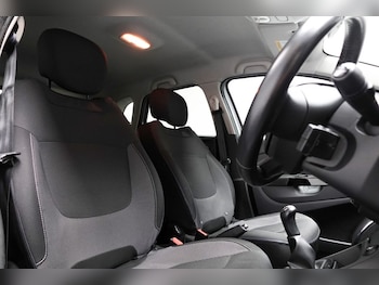 Used Renault Captur 2016 for sale - 76028999: Photo 2