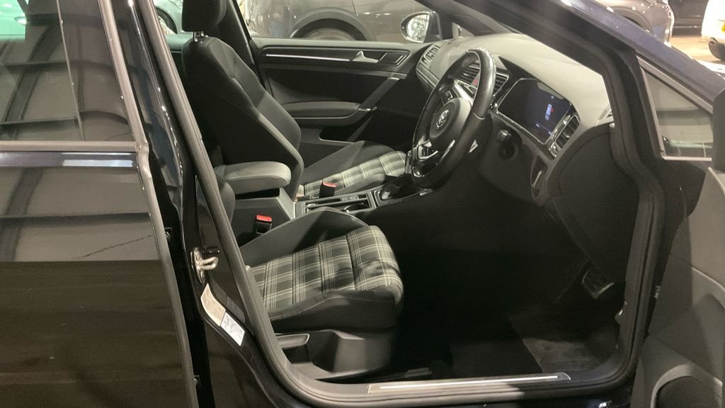 Used Volkswagen Golf 2019 for sale - 77967663: Photo 5