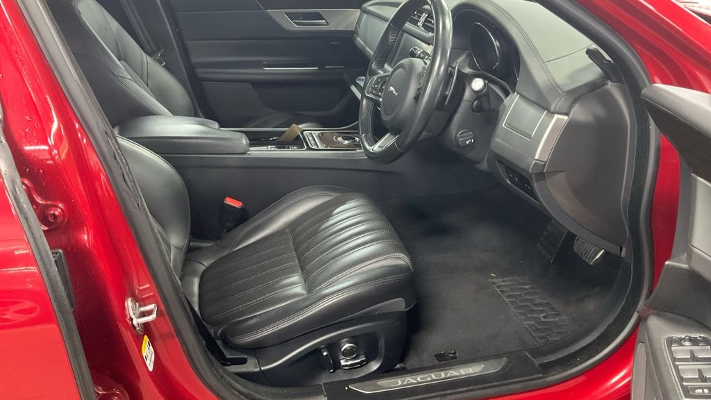 Used Jaguar XF 2019 for sale - 77693356: Photo 3