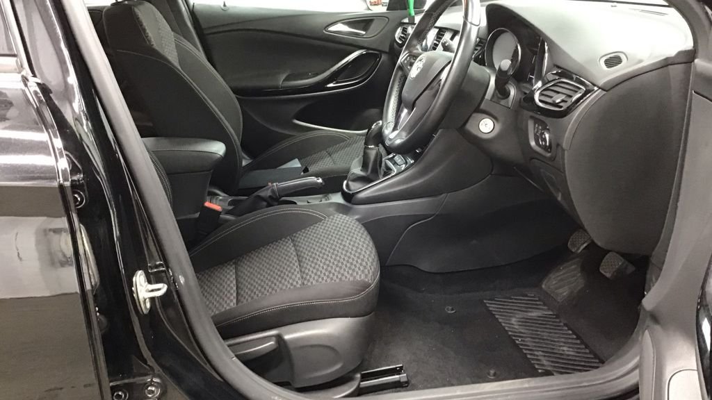 Used Vauxhall Astra 2017 for sale - 78110755: Photo 2