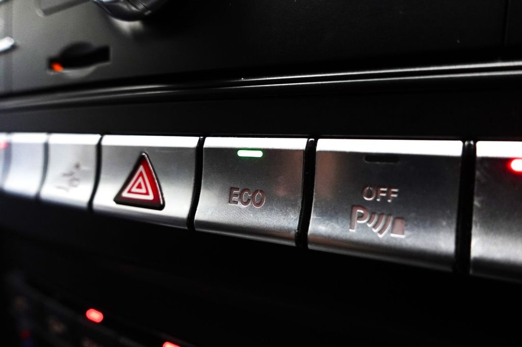 Used Mercedes-Benz E Class 2015 for sale - 77171713: Photo 35