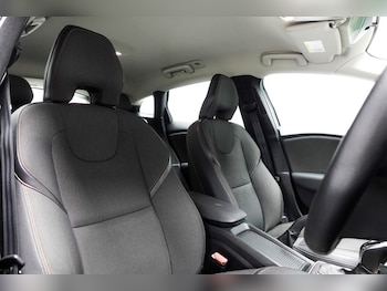 Used Volvo V40 Cross Country 2018 for sale - 75573181: Photo