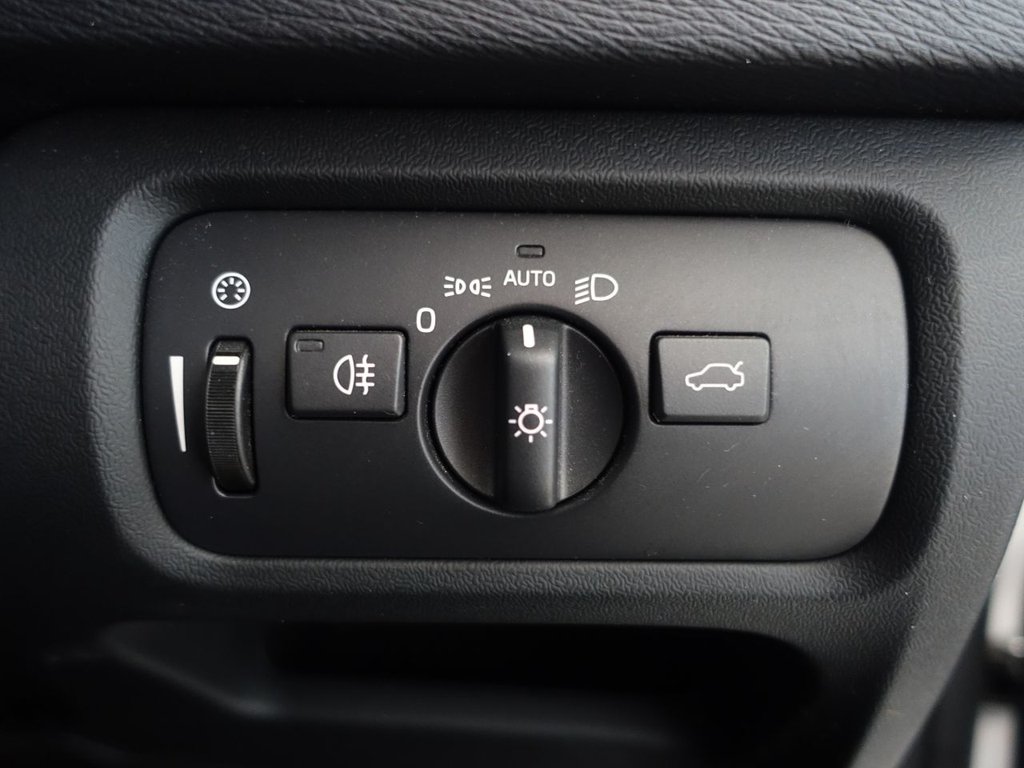 Used Volvo V40 2018 for sale - 77026984: Photo 36