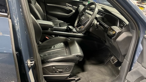 Used Audi Q8 2023 for sale - 76323082: Photo 2