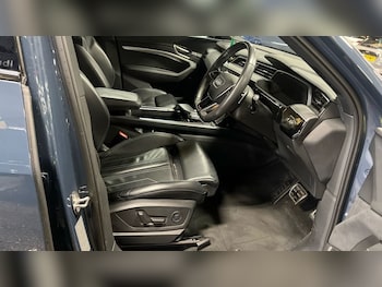 Used Audi Q8 2023 for sale - 76323082: Photo