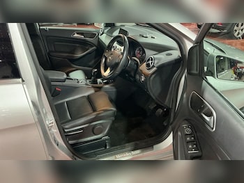 Used Mercedes-Benz B Class 2017 for sale - 77302724: Photo