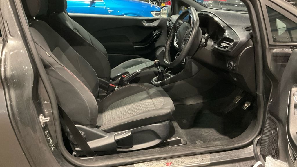 Used Ford Fiesta 2018 for sale - 76595948: Photo 2