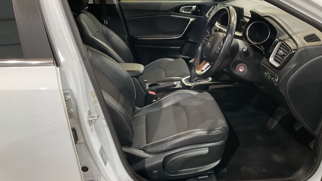 Used Kia Ceed 2018 for sale - 76396196: Photo 2