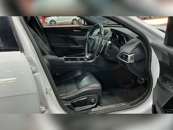 Used Jaguar XE 2019 for sale - 76430068: Photo