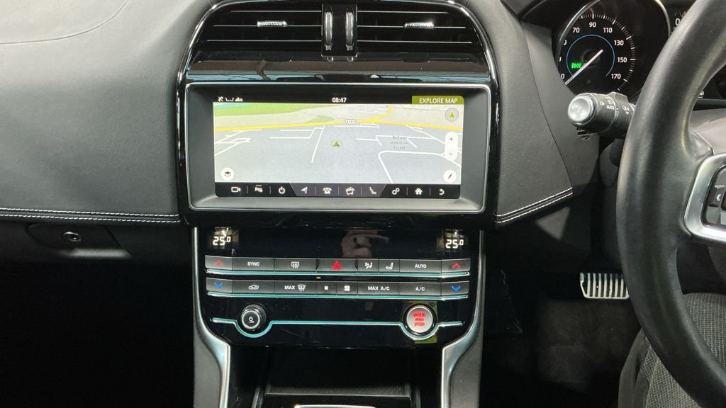 Used Jaguar XE 2019 for sale - 76430068: Photo 3