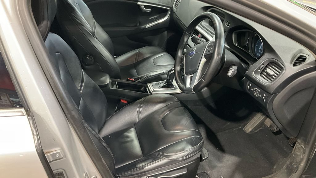 Used Volvo V40 2016 for sale - 76740271: Photo 2