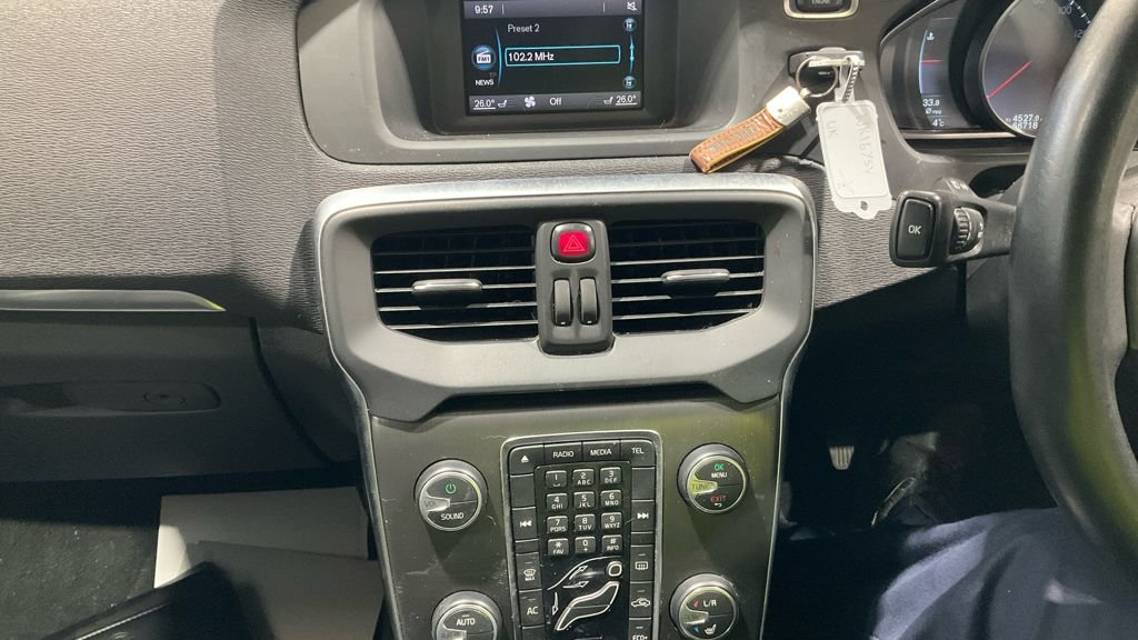 Used Volvo V40 2016 for sale - 76740271: Photo 3