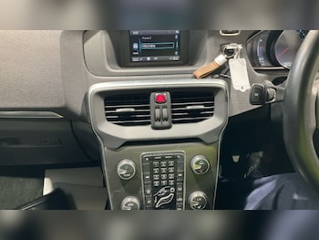 Used Volvo V40 2016 for sale - 76740271: Photo