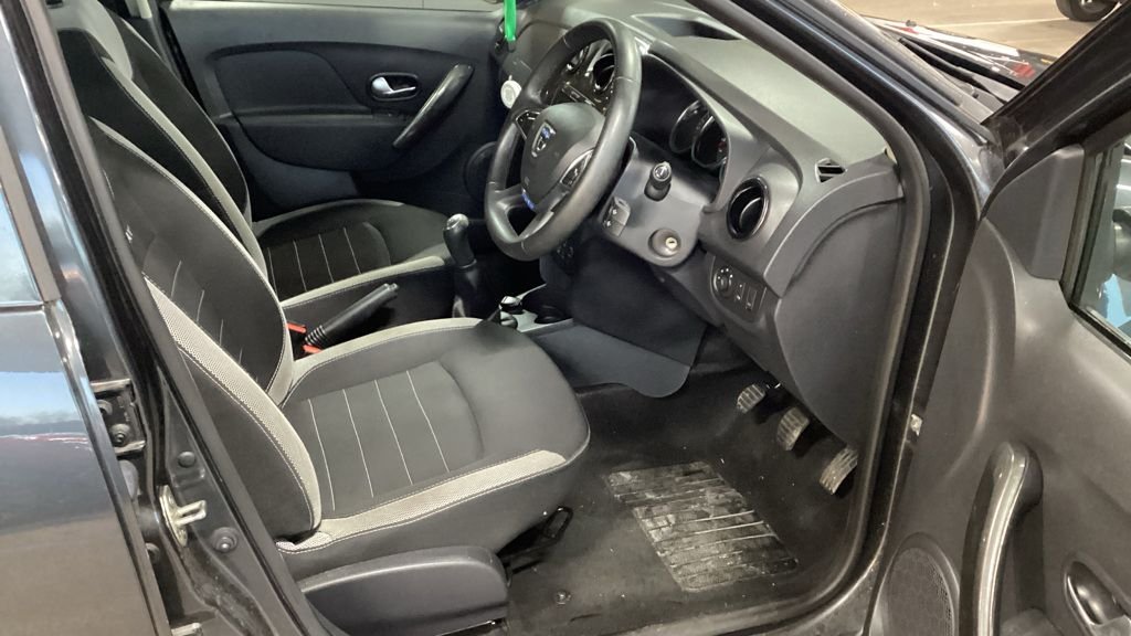Used Dacia Sandero Stepway 2020 for sale - 77038480: Photo 2