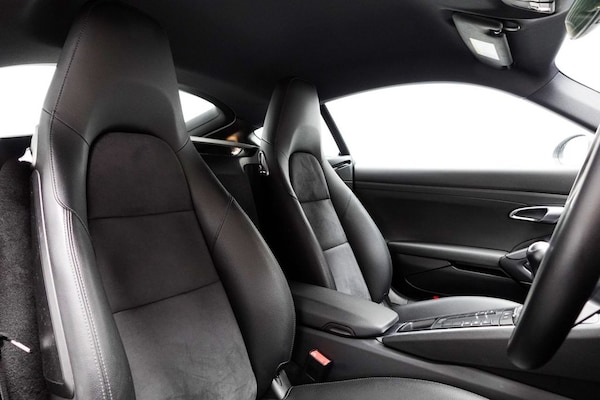 Used Porsche 718 Cayman 2019 for sale - 75527704: Photo 2