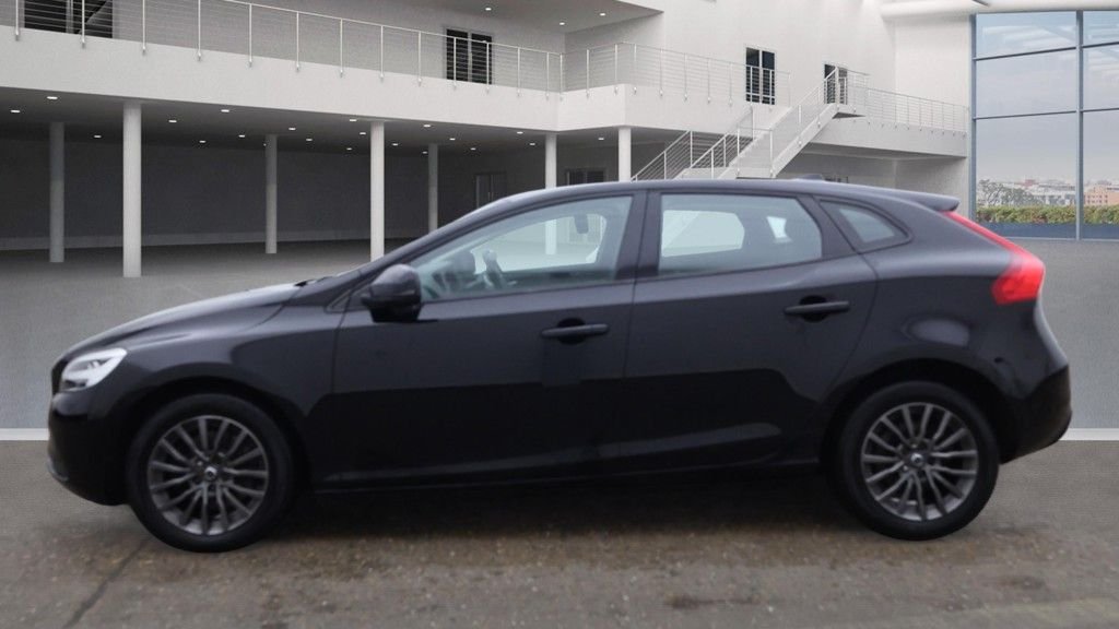 Used Volvo V40 2019 for sale - 76973870: Photo 11