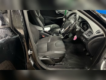 Used Volvo V40 2019 for sale - 76973870: Photo