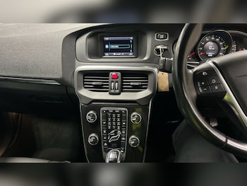 Used Volvo V40 2019 for sale - 76973870: Photo