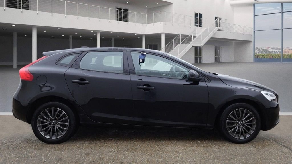 Used Volvo V40 2019 for sale - 76973870: Photo 9