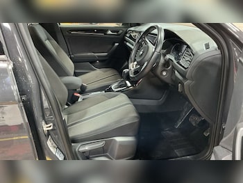 Used Volkswagen T-Roc 2022 for sale - 77227401: Photo