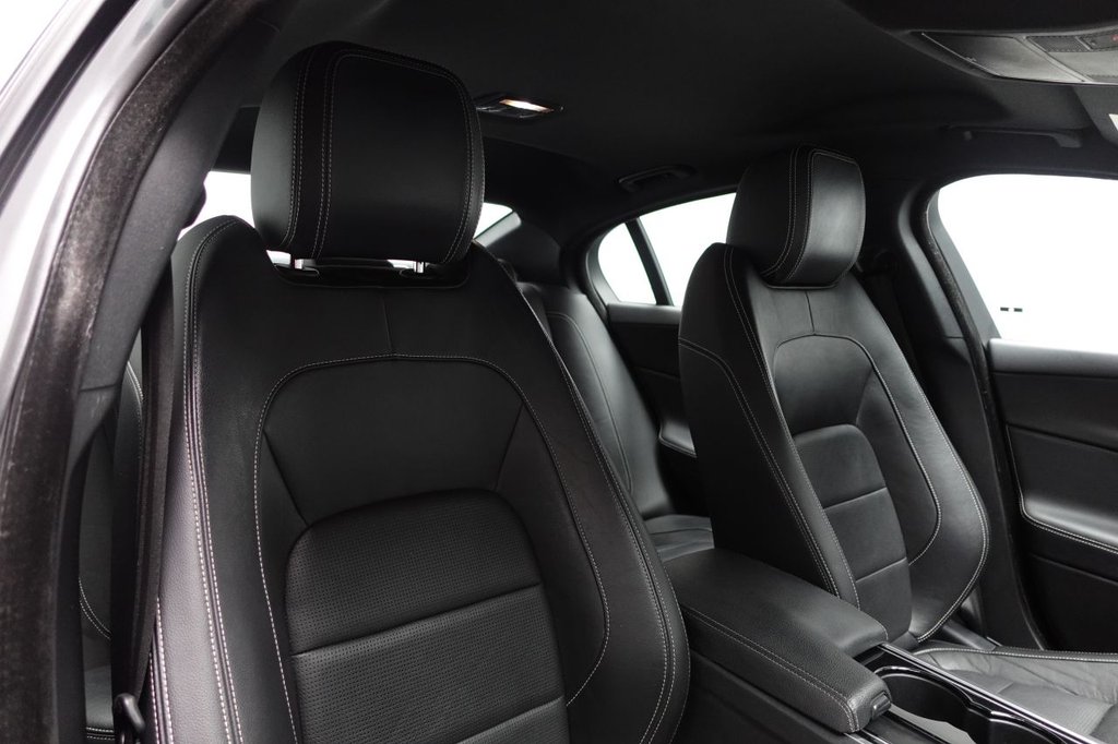 Used Jaguar XE 2016 for sale - 77110764: Photo 2
