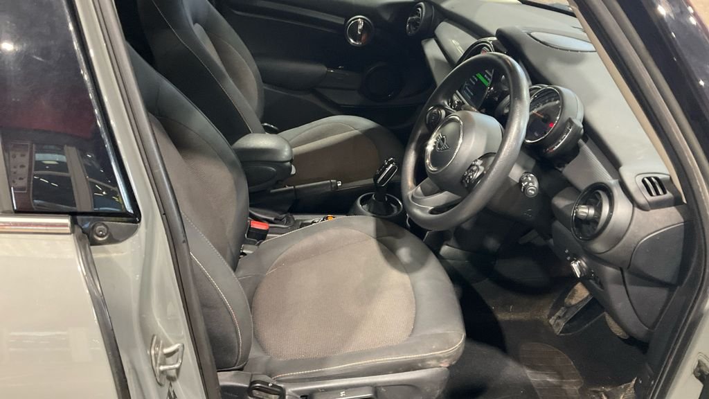 Used MINI Hatch 2019 for sale - 76509968: Photo 2