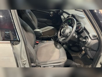 Used MINI Hatch 2019 for sale - 76509968: Photo