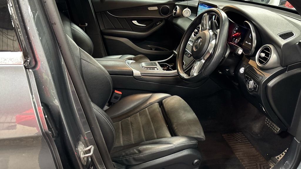 Used Mercedes-Benz GLC 2020 for sale - 77110789: Photo 2