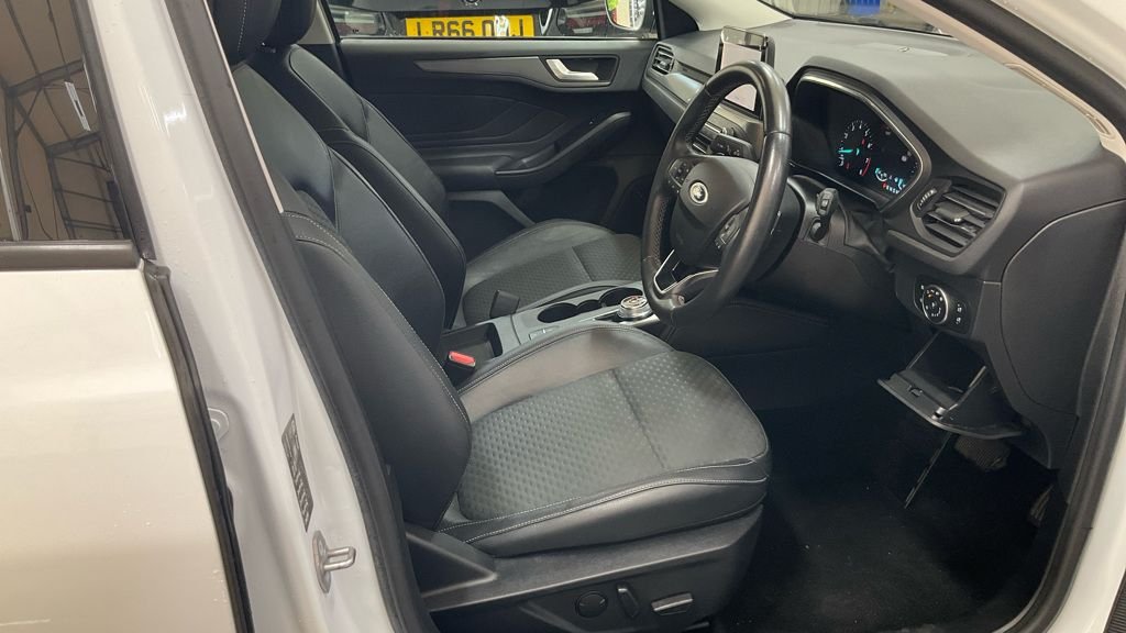 Used Ford Focus 2020 for sale - 76430310: Photo 2