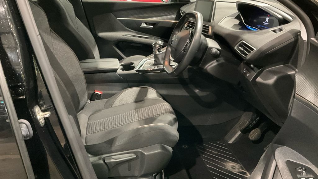 Used Peugeot 3008 2021 for sale - 76867856: Photo 2