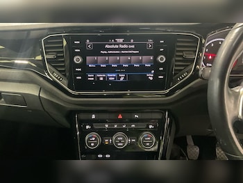 Used Volkswagen T-Roc 2020 for sale - 77655475: Photo