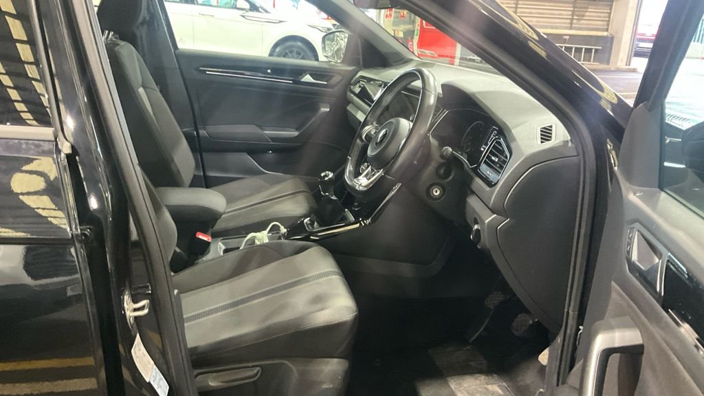 Used Volkswagen T-Roc 2020 for sale - 77655475: Photo 3